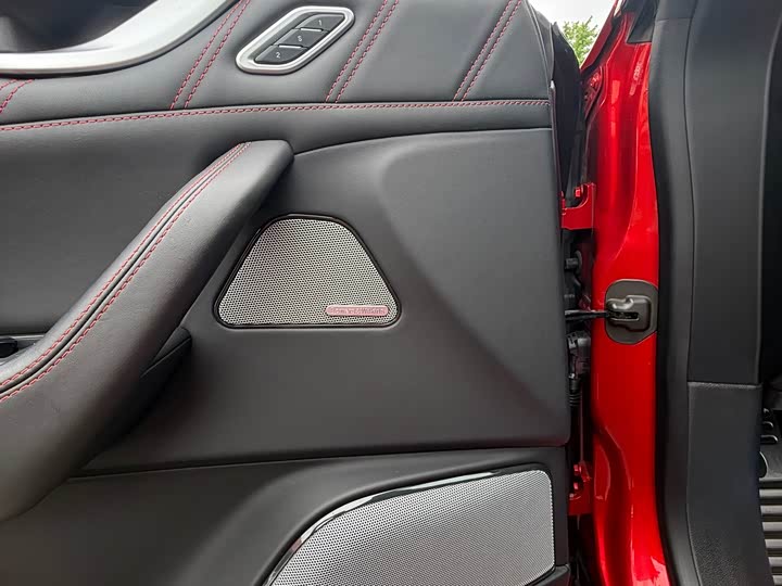 Maserati Levante 2019 3.8 T GTS — фото 9