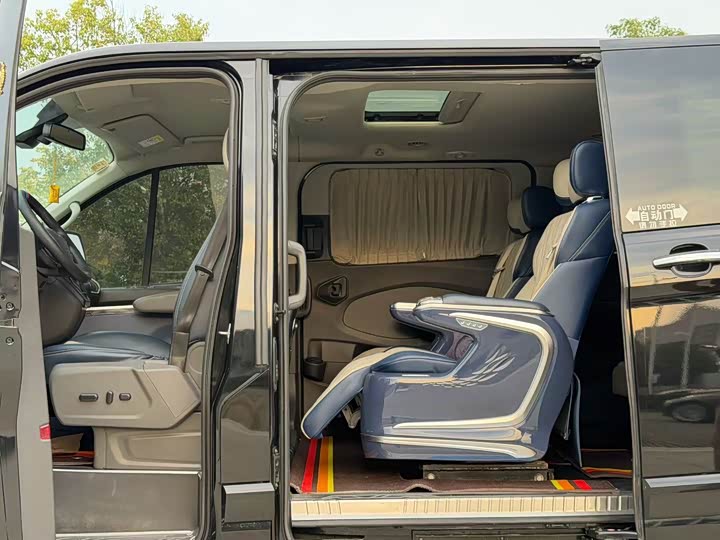 Ford Tourneo — фото 7
