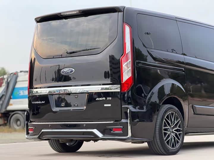 Ford Tourneo — фото 11