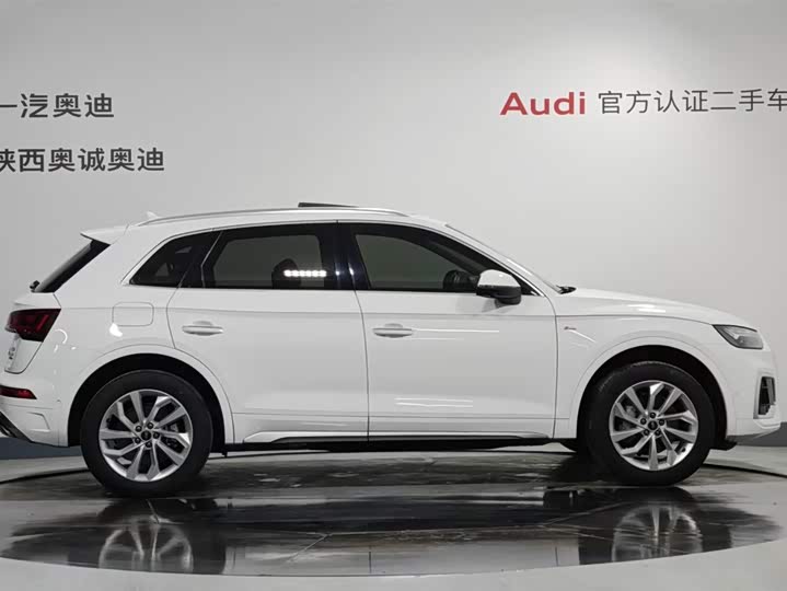 Audi Q5L 2023 40 T — фото 3