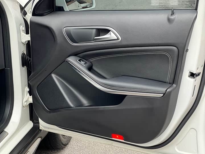 Mercedes-Benz GLA 2019 GLA 200 — фото 22