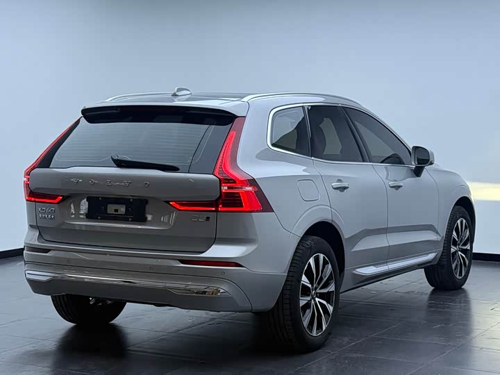 Volvo XC60 2023 B 5 4 WD — фото 5