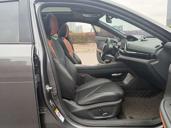 Changan UNI-V 2022 1.5 T Premium — фото 12