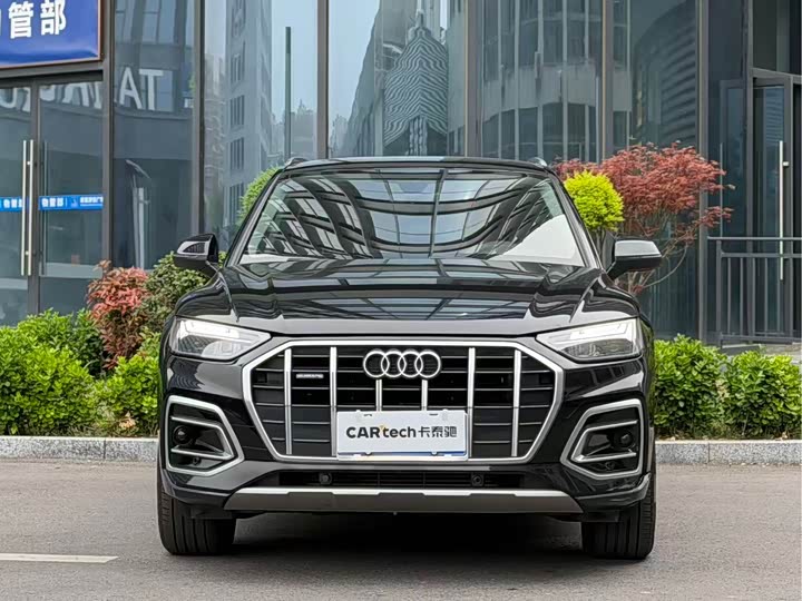 Audi Q5L 2022 40 T — фото 2