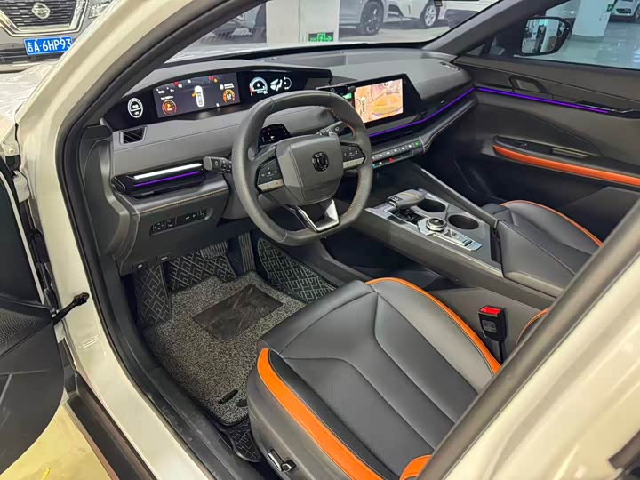 Changan UNI-V 2023 1.5 T Premium — фото 7