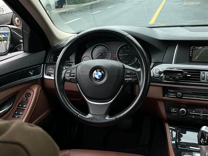 BMW 5 Series 520Li — фото 17