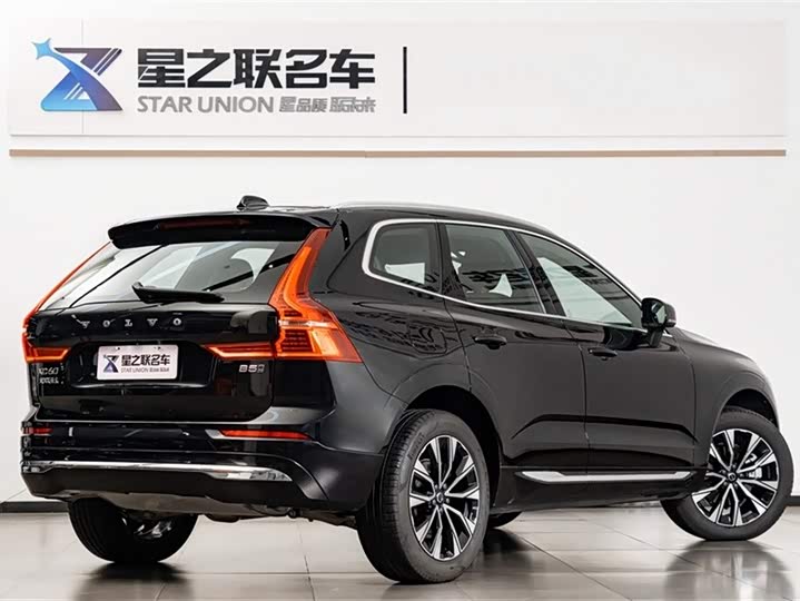 Volvo XC60 2025 B 5 4 WD — фото 7