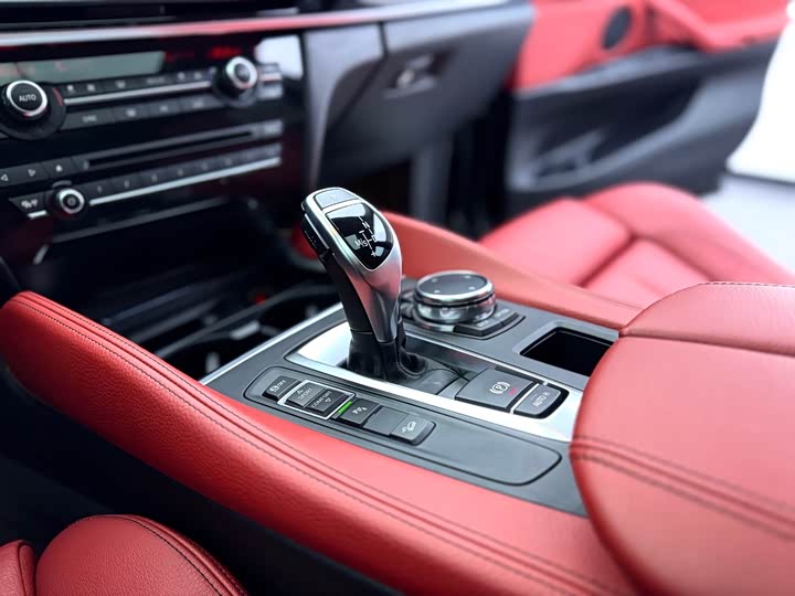 BMW X6 2017 x Drive 35i Leading — фото 24