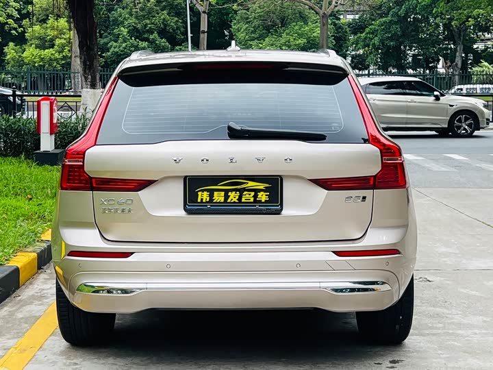 Volvo XC60 2025 B 5 4 WD — фото 4