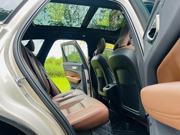 Volvo XC60 2025 B 5 4 WD — фото 12