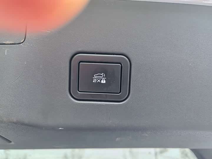 Changan UNI-V 2022 1.5 T Premium — фото 16