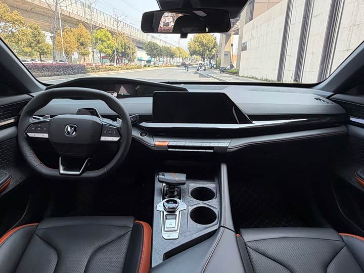 Changan UNI-V 2023 1.5 T Premium — фото 14