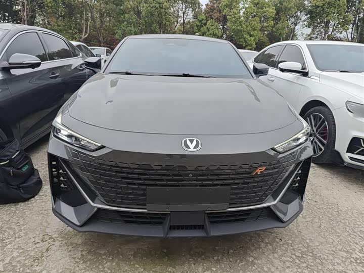 Changan UNI-V 2022 1.5 T — фото 3