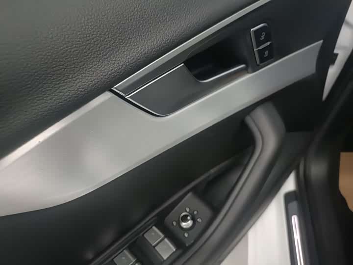 Audi A4L 40 TFSI стиль-динамик — фото 4