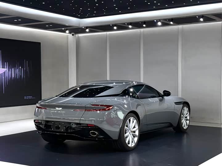 Aston Martin DB11 2022 4.0 T V 8 Coupe — фото 7