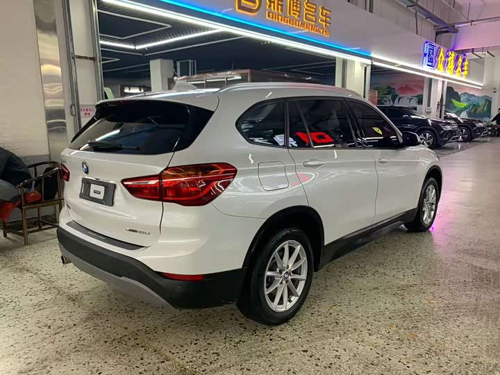 BMW X1 2019 s Drive 18 Li — фото 9