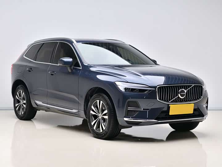 Volvo XC60 2023 B 5 4 WD — фото 3