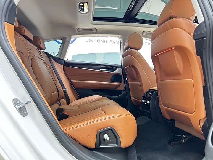 BMW 6-Series 2019 630i — фото 21