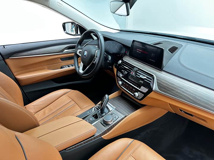BMW 6-Series 2019 630i — фото 20