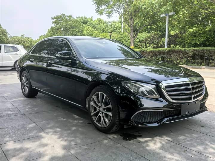 Mercedes-Benz E-Class 2017 E 300 L — фото 3