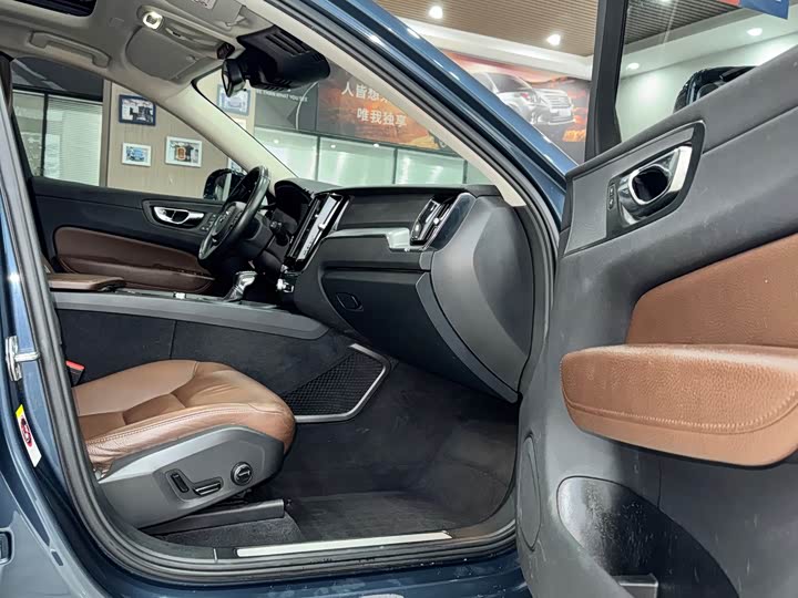Volvo XC60 2020 T 5 4 WD — фото 15