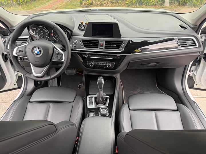 BMW 1-Series 2017 118i Sport — фото 11