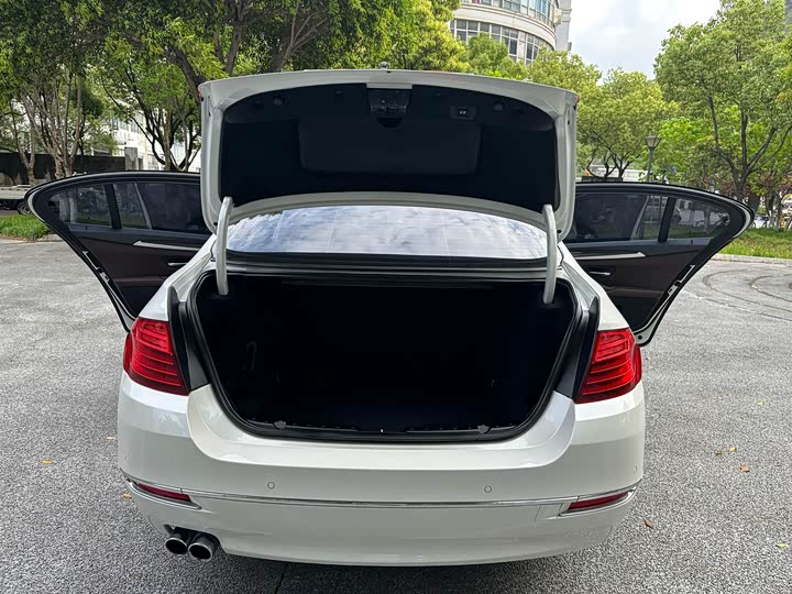 BMW 5 Series 525Li — фото 11