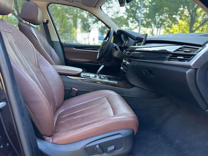 BMW X5 2014 x Drive 35i Leading — фото 10