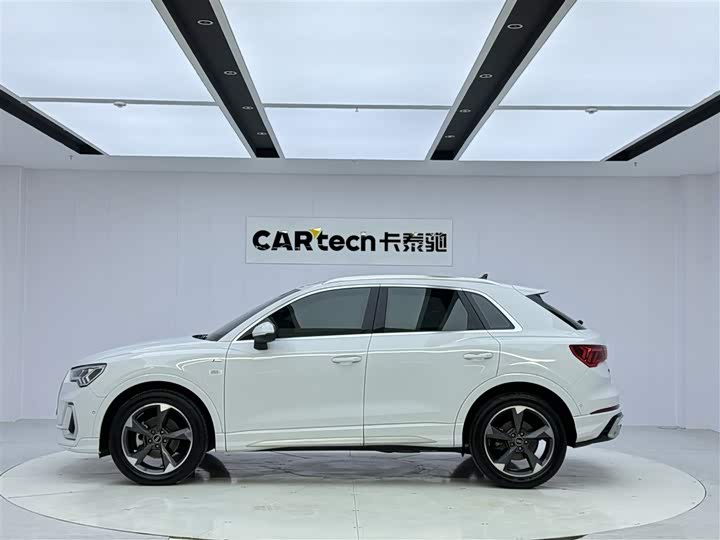 Audi Q3 2024 35 TFSI — фото 8