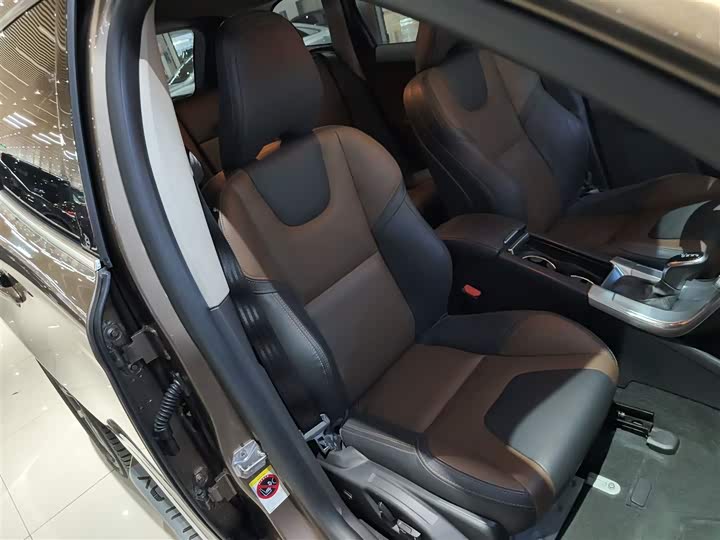 Volvo XC60 2017 T 5 AWD — фото 25