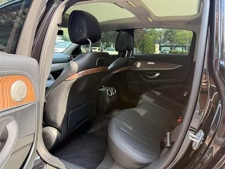 Mercedes-Benz E-Class 2018 E 300 L Luxury — фото 10