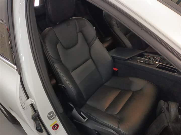 Volvo XC60 2019 T 5 4 WD VI — фото 20