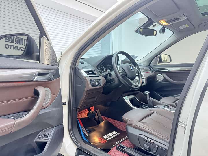 BMW X1 2018 x Drive 25 Le Luxury — фото 4