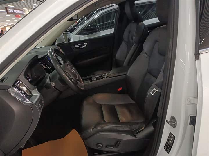 Volvo XC60 2019 T 5 4 WD VI — фото 11