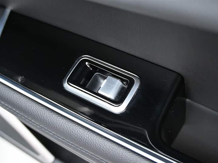 Jaguar XFL 2023 XFL 2.0 T P 200 2 WD — фото 25