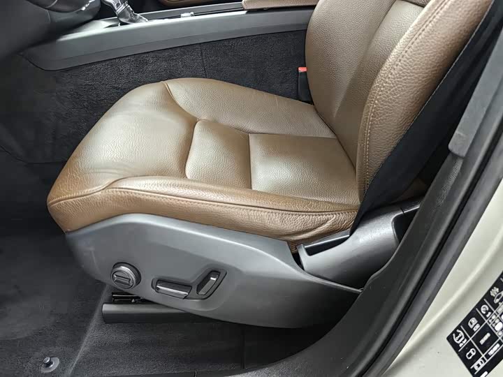 Volvo XC60 T5 полный привод V — фото 20