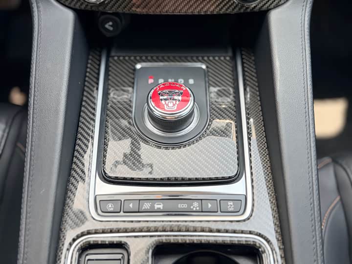 Jaguar F-PACE 2018 2.0 T 4 WD — фото 12