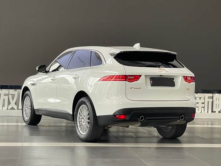 Jaguar F-PACE 2019 2.0 T 4 WD — фото 4