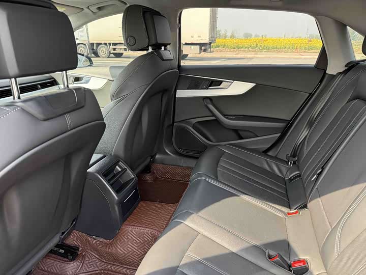 Audi A4L 40 TFSI стиль-динамик — фото 5