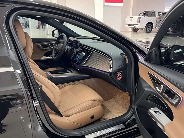 Mercedes-Benz E-Class 2024 E 300 L — фото 10