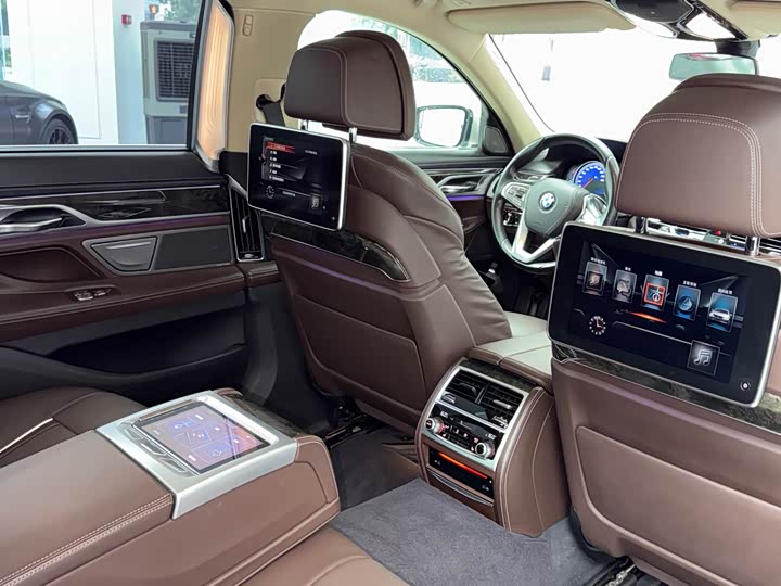 BMW 7 Series 740Li продвинутая — фото 11