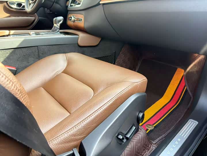 Volvo XC90 2020 T 6 7 — фото 12