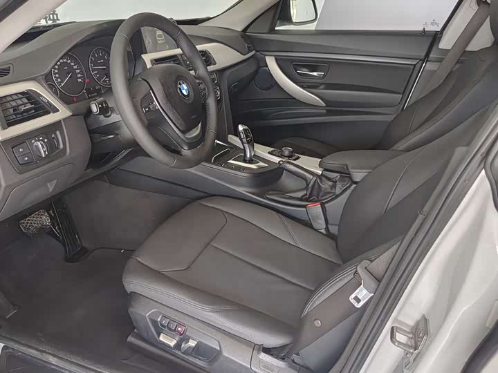 BMW 3-Series 2016 320i — фото 6