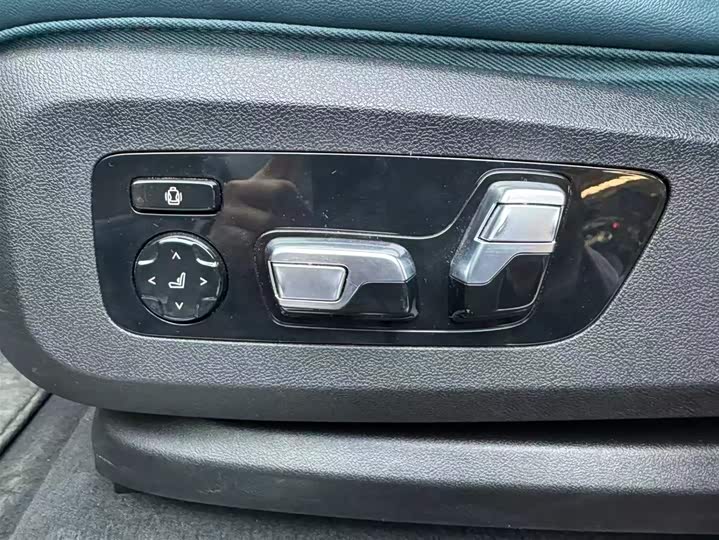 BMW XM 2023 Base — фото 10
