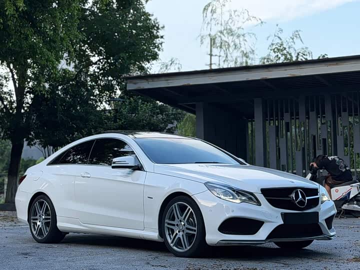 Mercedes-Benz E-Class E 200 — фото 2