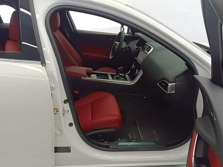 Jaguar XEL 2021 2.0 T 250 PS R-DYNAMIC S — фото 8