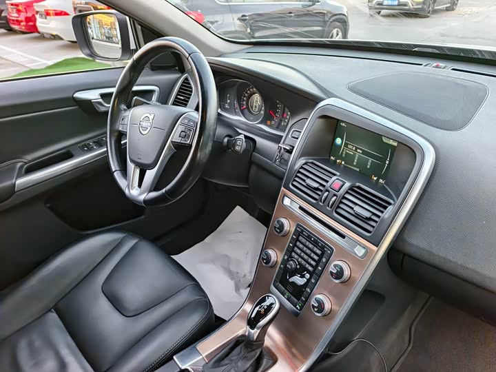 Volvo XC60 2015 T 5 — фото 15