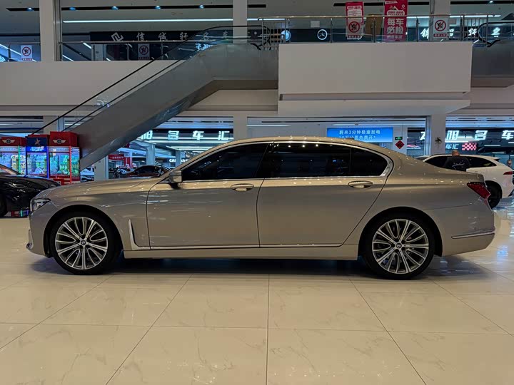 BMW 7 Series 740Li продвинутая люкс-пакет — фото 7
