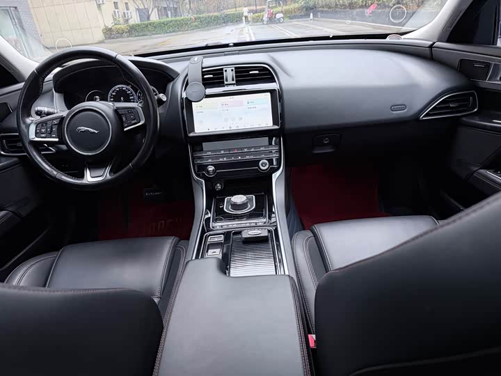Jaguar XEL 2019 2.0 T 200 PS — фото 12