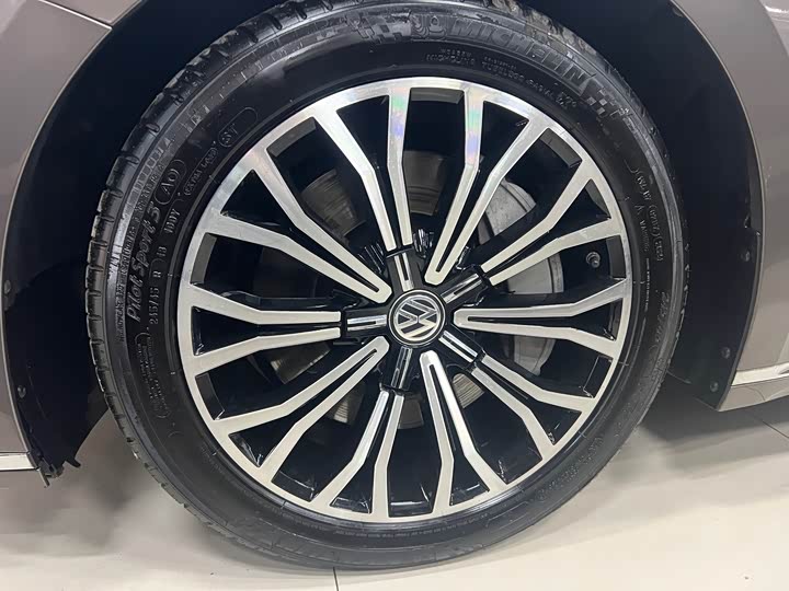 Volkswagen Phideon — фото 13
